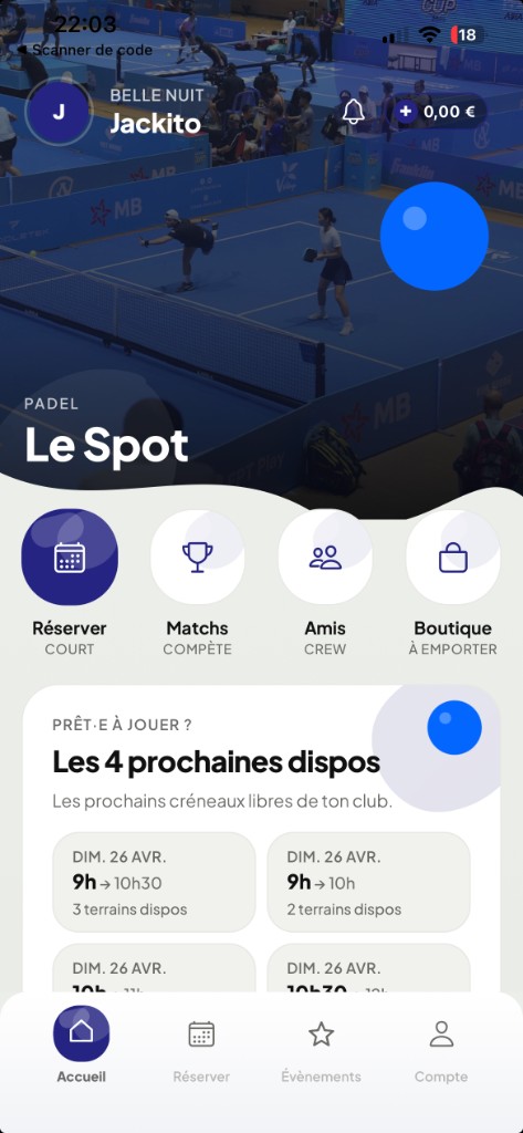 Aperçu de l'application membre (Le Spot) sur iPhone : réservation, compte, boutique.