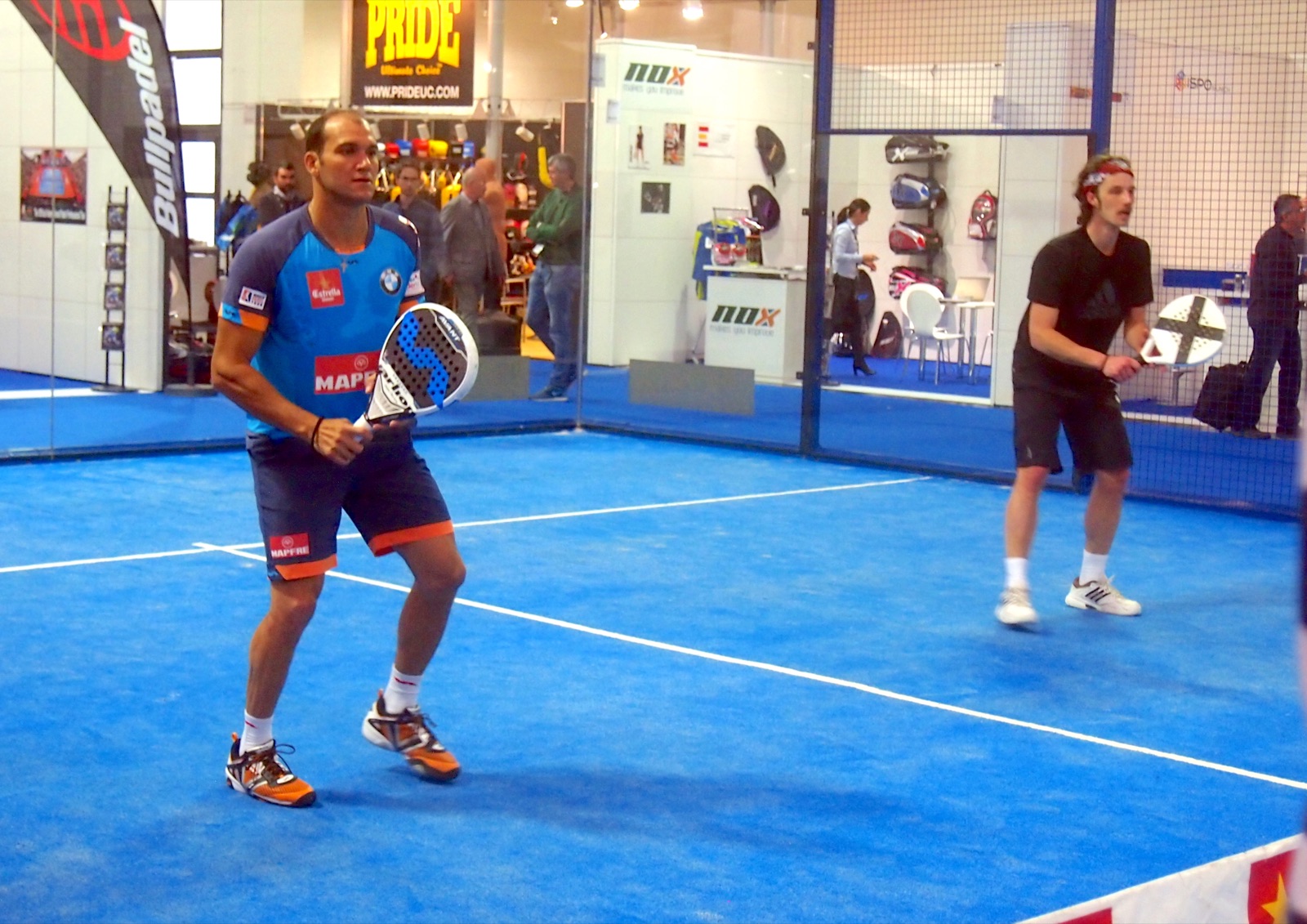 Logiciel de gestion de club de padel, match en cours sur terrain indoor